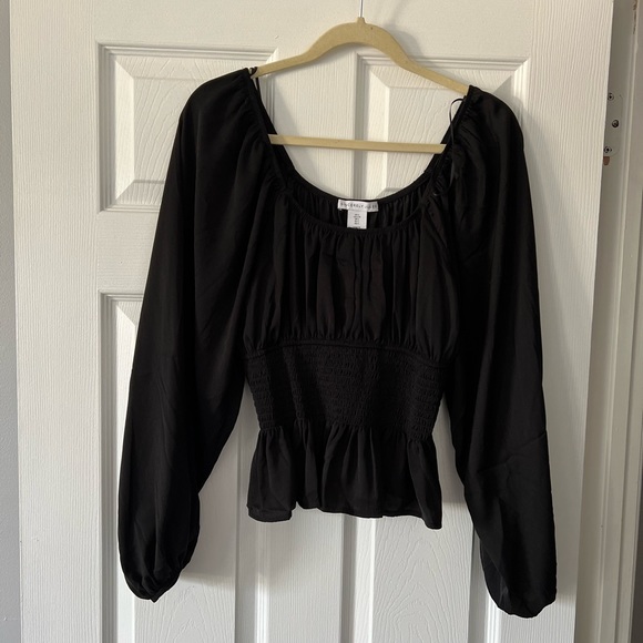 Semi cropped long sleeve blouse - Picture 4 of 4